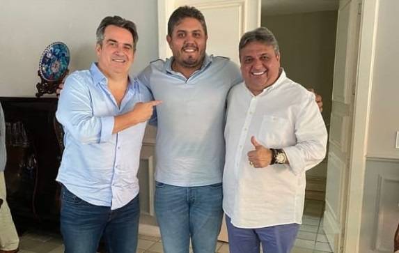 Ciro Nogueira com o prefeito Fernandim e Júlio Arcoverde